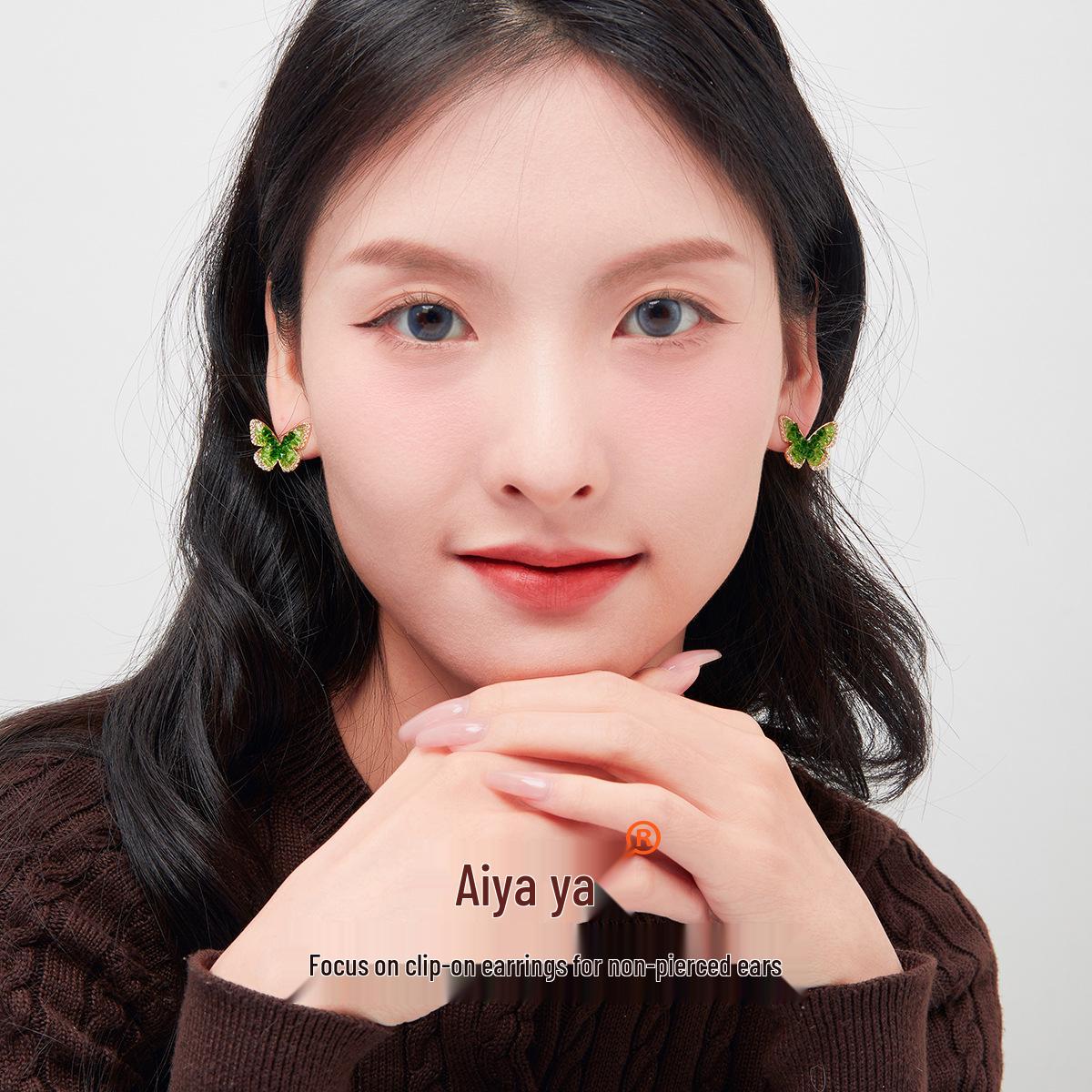 

Серьги-клипсы «Волшебник страны Оз» Чжао Лусы с зелеными хрустальными бабочками - Без прокола, уникальный дизайн Green Stud Pair [Gold-plated Copper]