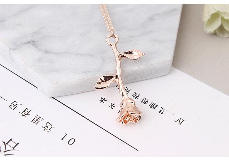 

2018 Foreign Trade New Delicate Three-color Rose Pendant Necklace To Send Girlfriend Valentine s Day Gift Necklace Women Choker рожевий колір золота