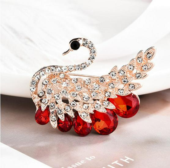 High-End Korean Alloy Scarf Buckle with Diamond, Pearl, and Brooch Pin Accessories