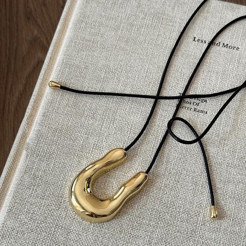 Punk Large High Polish U-Shape Horseshoe Pendant Necklace for Women Fashion Adjustable Black Leather Rope Necklace Party Jewelry