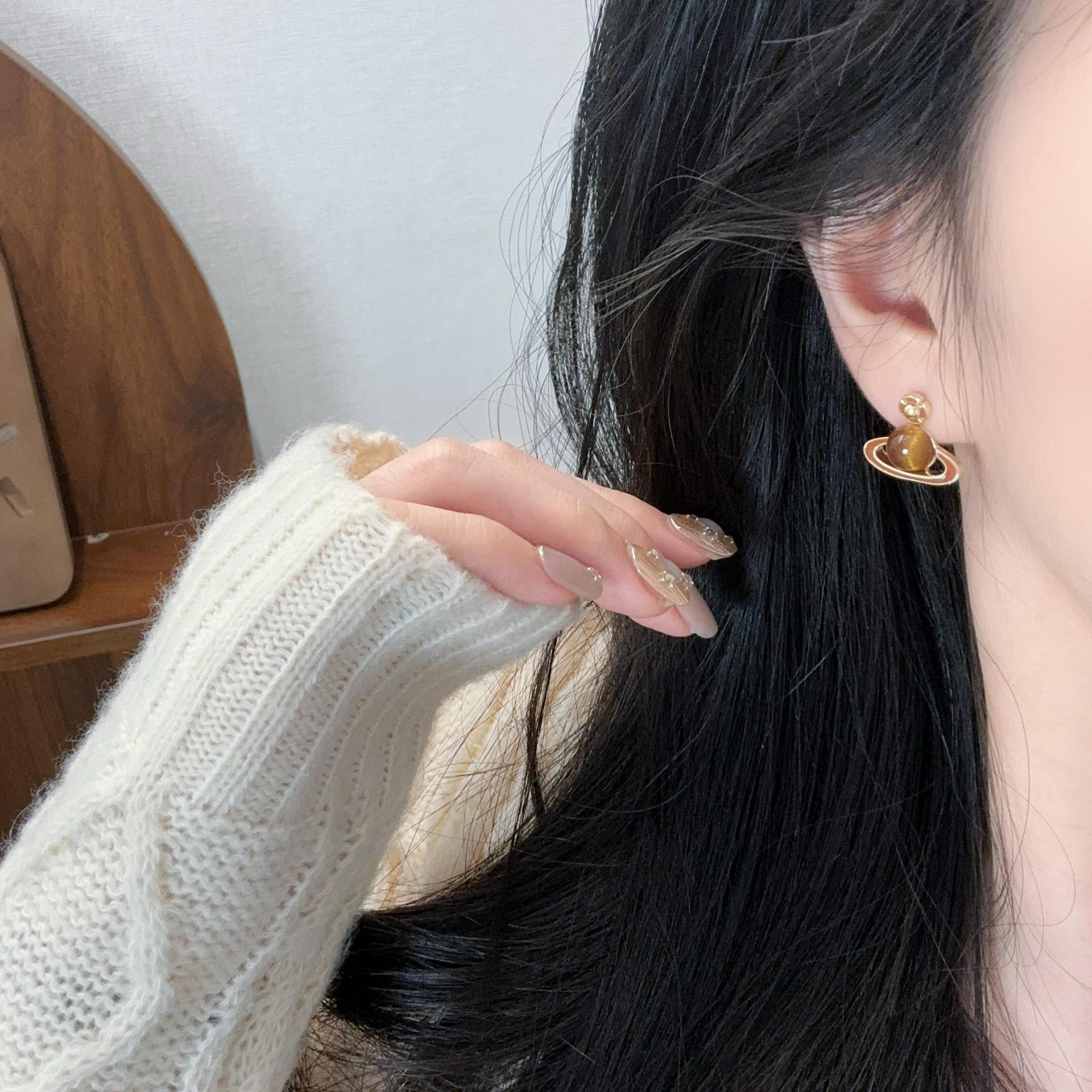 

Серьги «Планета Майяра» в стиле ретро: Уникальный, легкий роскошный дизайн для женщин с мягким темпераментом - коллекция 2024 года. Saturn Tiger Eye Earrings золотисто-коричневый