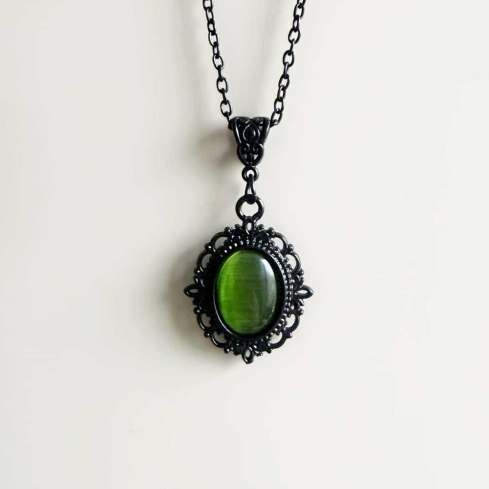 Collana Pendente Vittoriana Medievale Pietra Occhio di Gatto Verde Filamenti Neri Ovali per Donne Festa Gotica di Halloween Gioielli Retrò