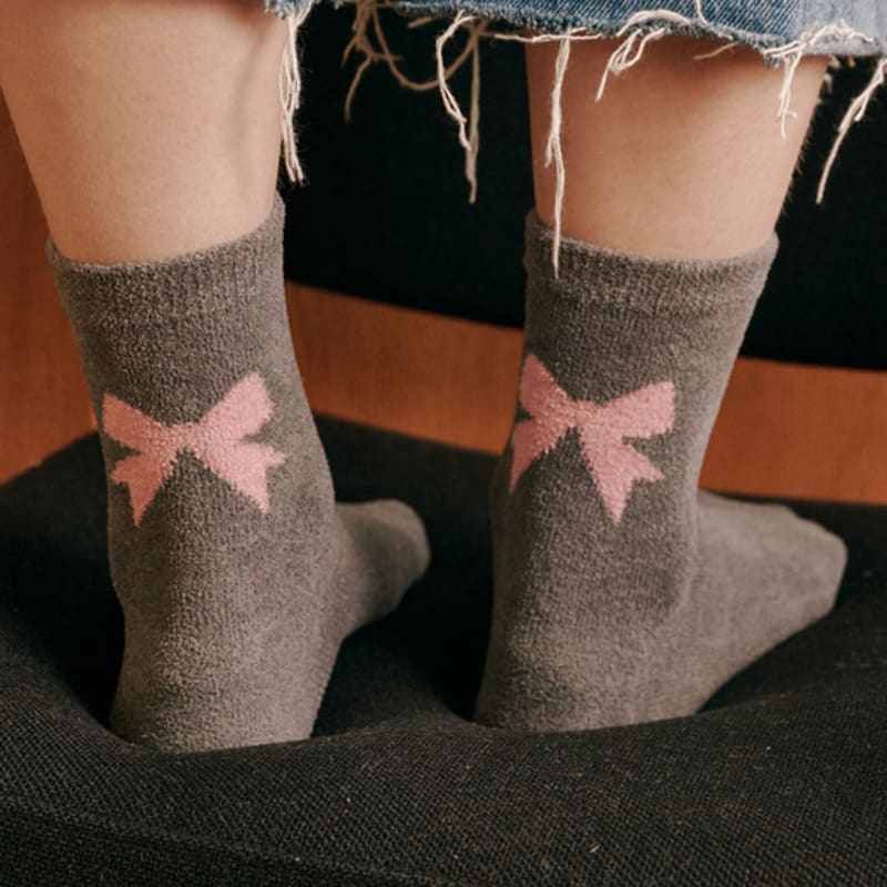 ALLINCOMPLETE ALCP Ribbon Fluffy Socks (6 Colors)