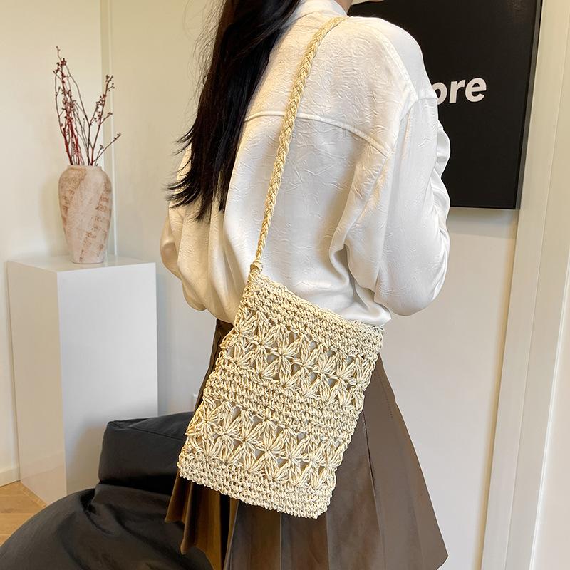 Beautiful and Fashionable Summer Woven Small Bag for Women New Trendy Personalized Crossbody Bag Fashionable Retro Beach Bag