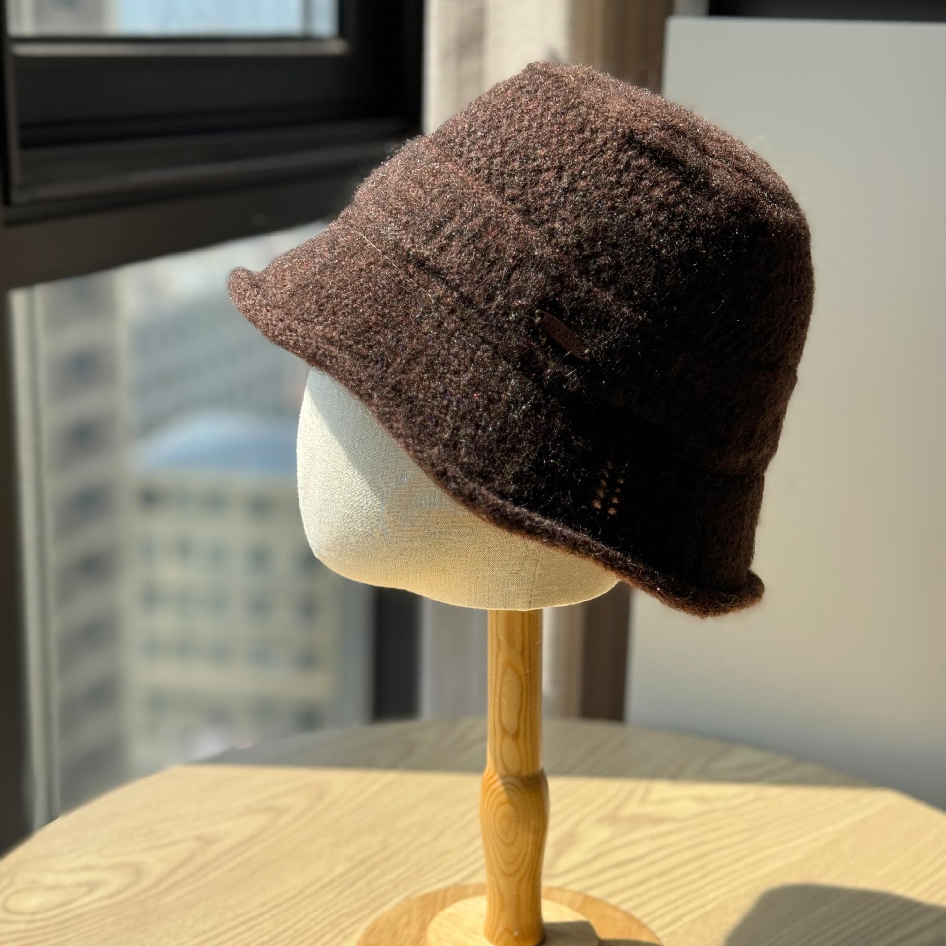 

Новая вязаная шапка с волнистой вязкой для женщин на осень и зиму, маленькая, в стиле ретро, универсальная шапка-ведро, теплая, с защитой ушей, шерстяная шапка Adjustable