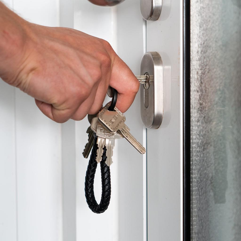 PU Car Key Ring with Stainless Steel Key Ring Extra Ring for Small Keys Perfect for House Keys Comes with Gift Box for Men and Women [SERASAR] - -