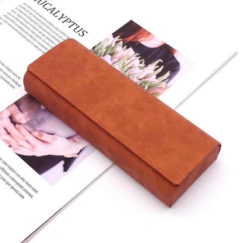 

Portable British Style Anti-Pressure Leather Glasses Case with Logo Customization for Myopia Glasses темно-коричневого кольору
