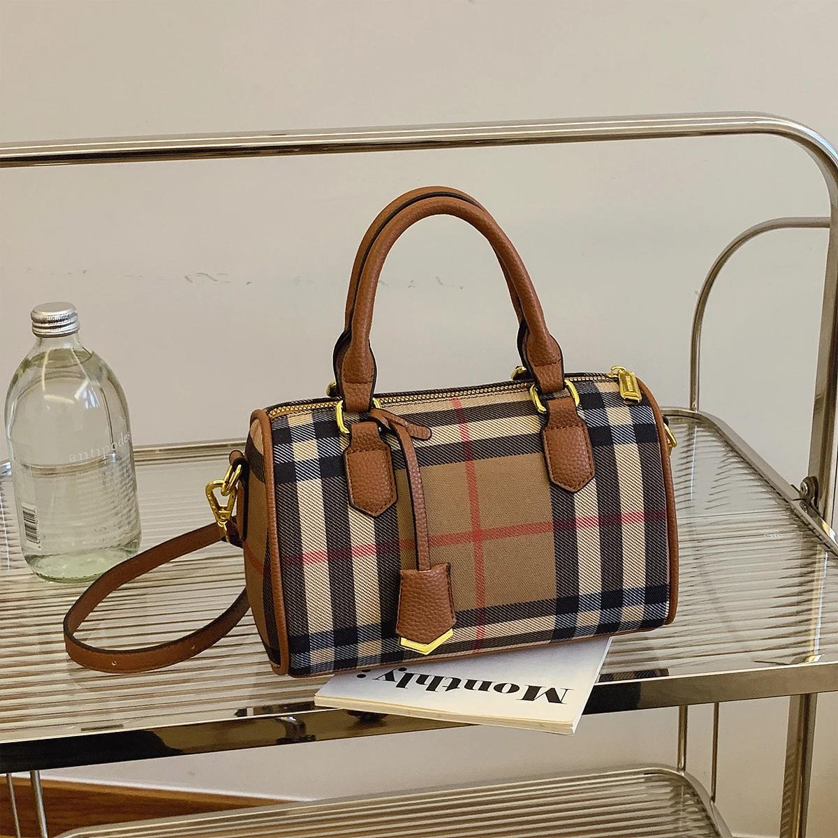 

2026 NEW Large Capacity Classic Stripe Plaid Pattern Shoulder Bag PU Crossbody Tote Adjustable Strap Zip Closure for Daily Use