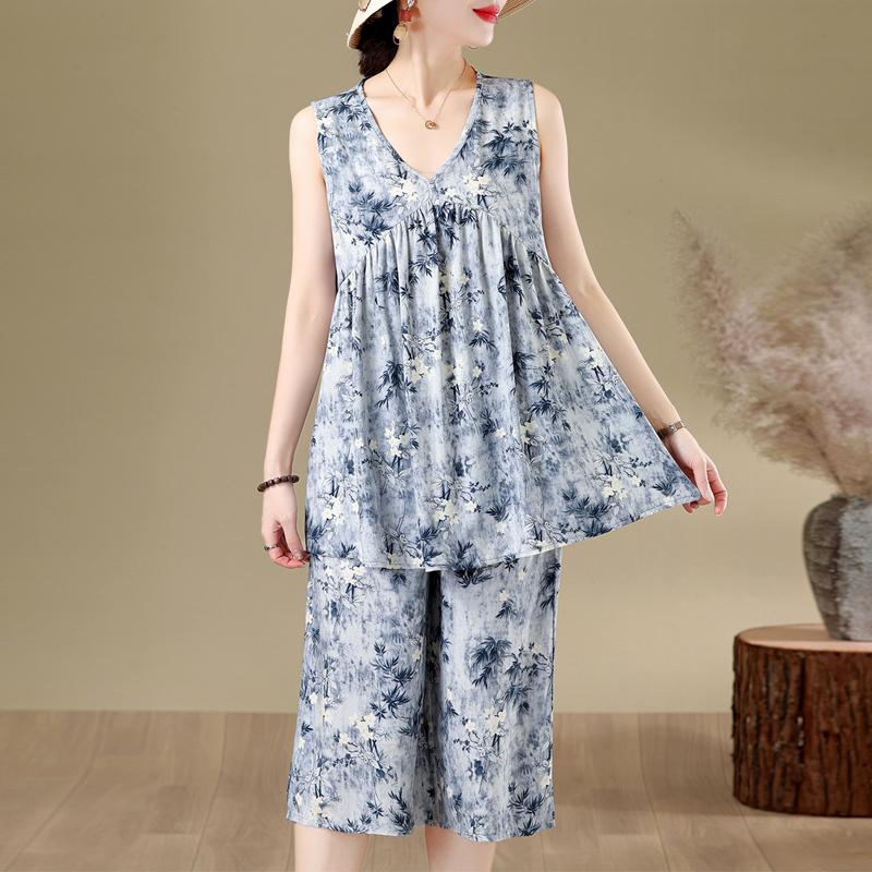 Women's Plus Size V-Neck Sleeveless 2-Piece Set, Casual Top & Cropped Pants (XL-7XL)