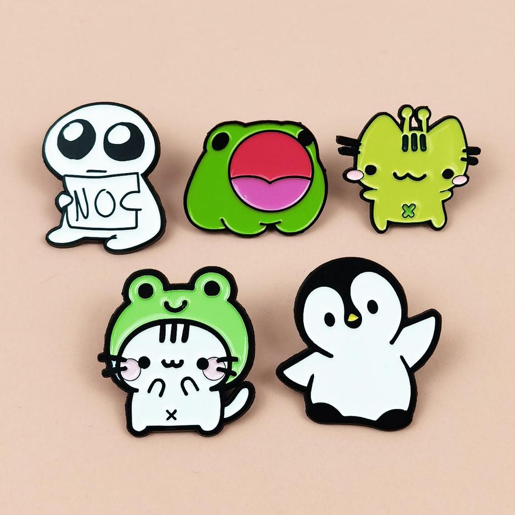 Alloy Animal Charms: Penguin & Frog Brooches for Kids' Backpacks