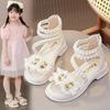 Sandálias para Meninas 2026 Verão Novo Moda Pequena Princesa Sapatos Estilo Fada Flor Bebê Solado Macio Sapatos de Pérola
