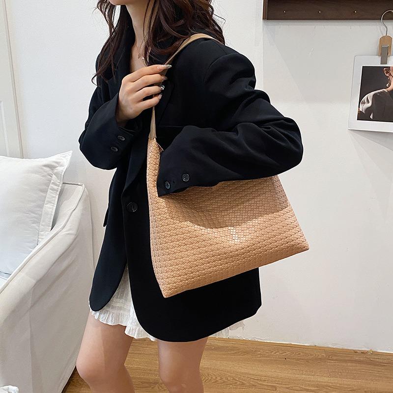 Autumn new personalized fashion trend shoulder tote bag casual niche women's large-capacity bag