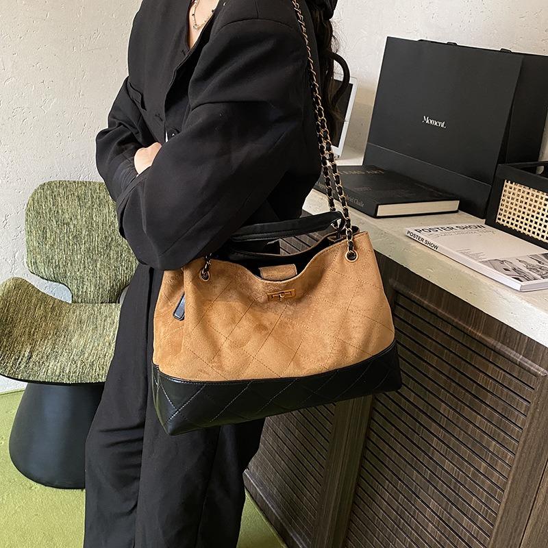 Fashion Tote Bag Summer Retro Temperament Stray Commuter Bag Large Capacity Chain Single Shoulder Armpit Bag Women