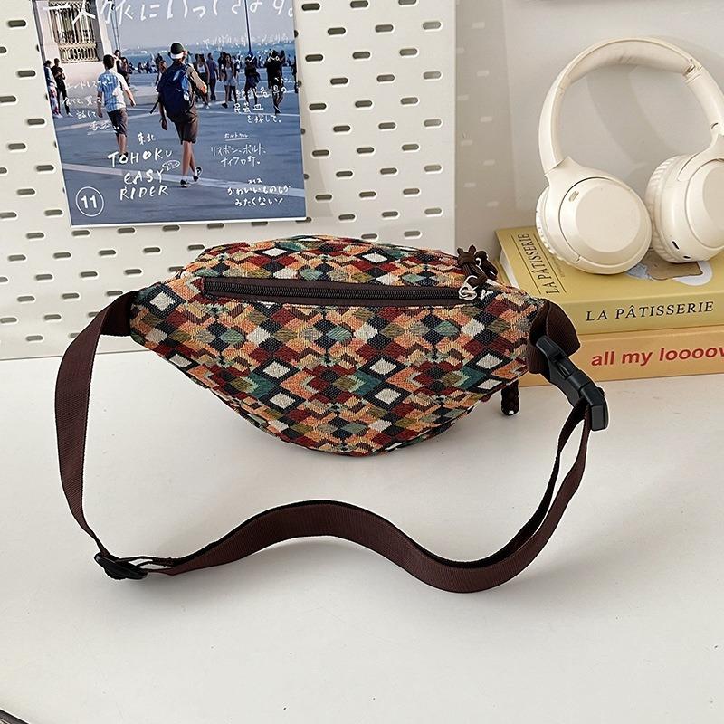 Retro Walking Running Sports Breast Bag Women's New High-end Niche Messenger Mobile Phone Fanny Pack