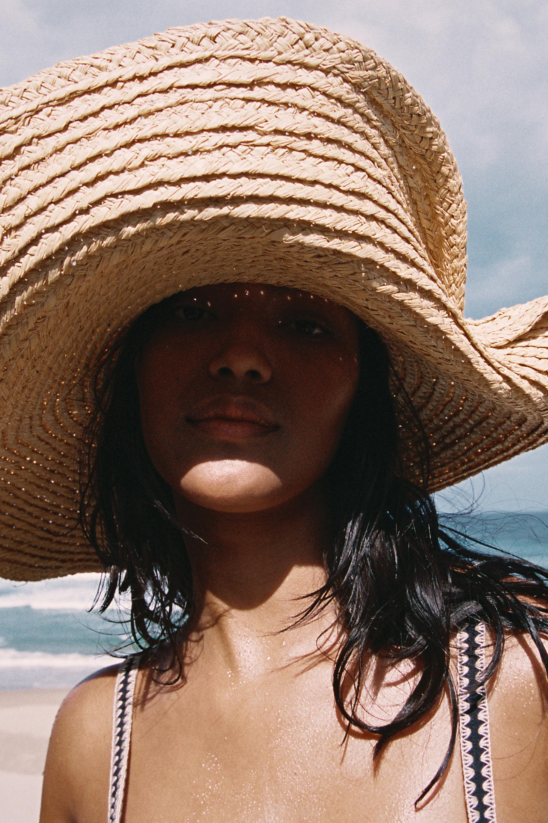 

ШЛЯПА С ШИРОКИМИ ПОЛЯМИ ИЗ РАФИИ