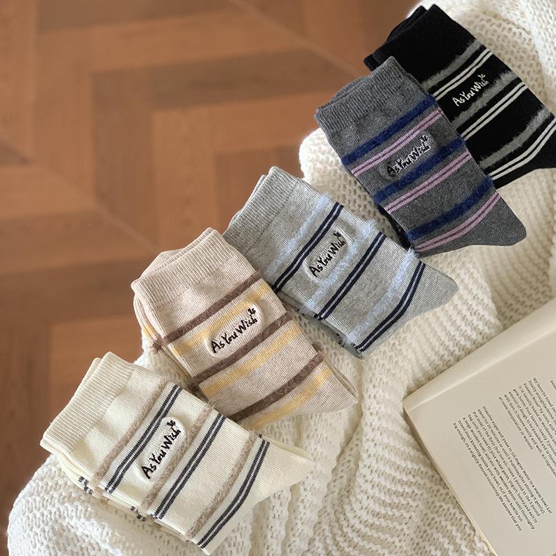 Women's Spring and Autumn Vintage Collage Striped Embroidered Letters In Cylinder Stack Socks