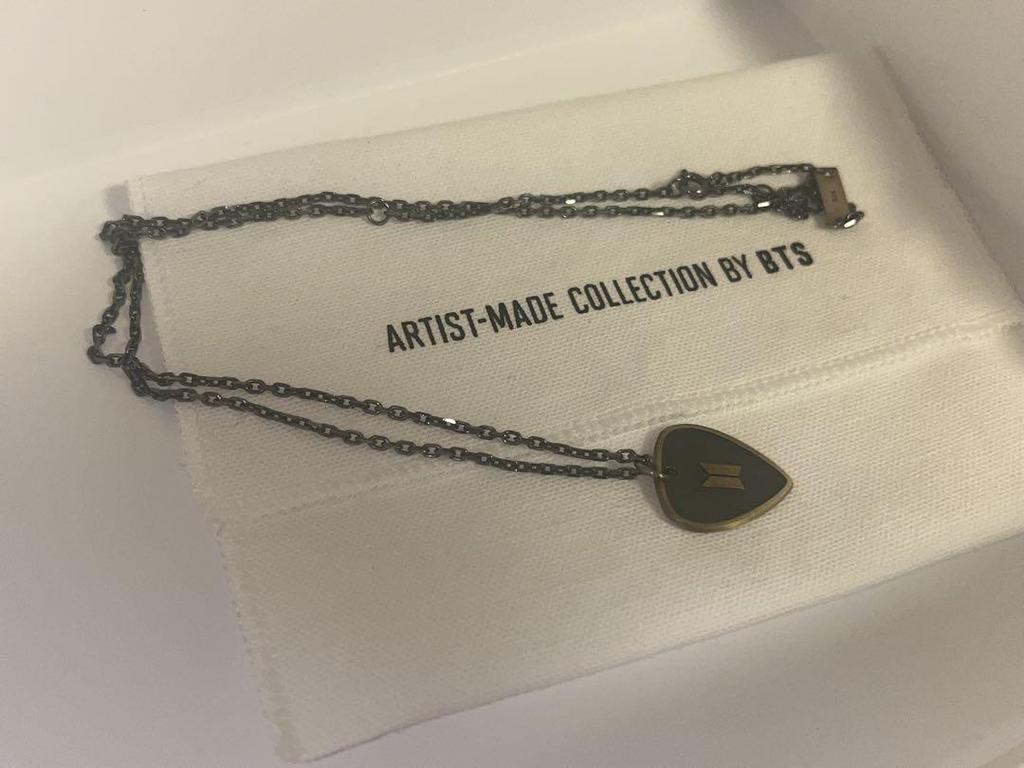 [USED] BTS Yoongi Artist-Made Guitar Pick Necklace Black