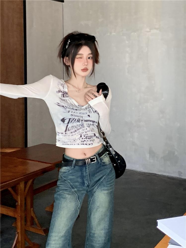 Women's Y2K Slim Fit V-Neck Letter Print Long Sleeve Crop Top