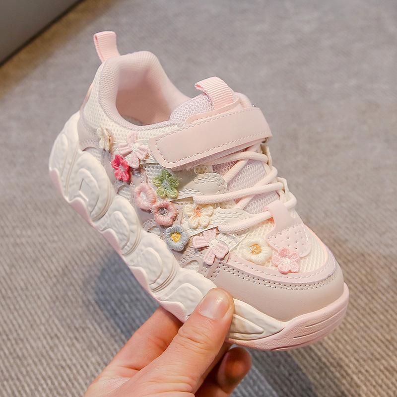 Girls' Sneakers 2025 Spring New Little Girl Lightweight Breathable Mesh Dad Shoes Children's New Year's Casual Shoes