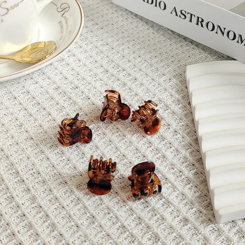 

Korean Style Mini Claw Clip - 1.5cm Tortoiseshell Bang Clip, Simple and Elegant Hair Accessory.