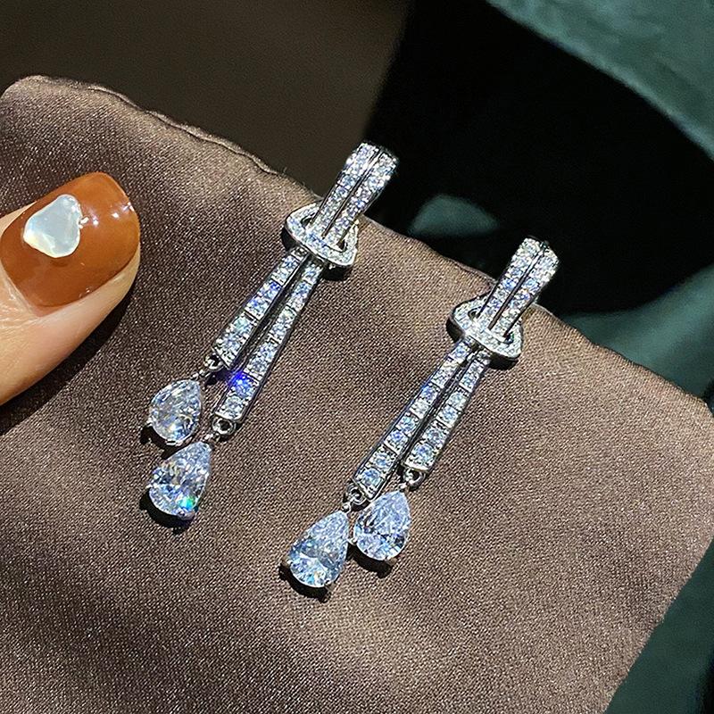 

2026 New European and American Fashion Eardrops with Water Drop Design, Fashionable, Light Luxury, High End Zircon Accessories
