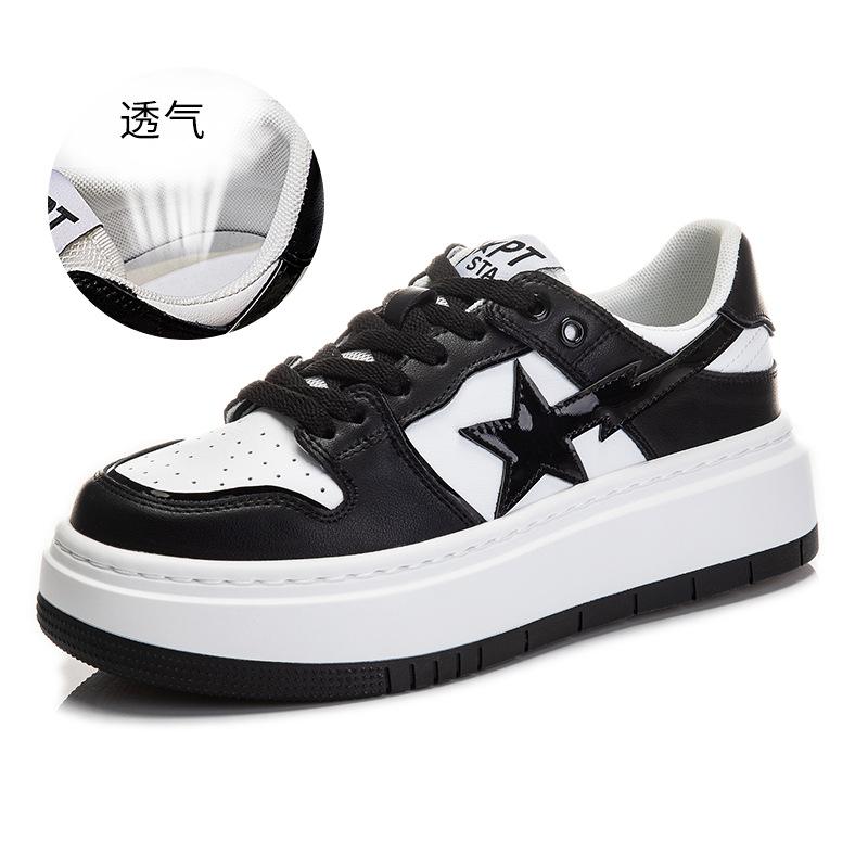 

Suction film sole leather women s shoes 2025 spring new casual little white shoes women s shallow mouth single shoes thick sole versatile board shoes 40 чёрный