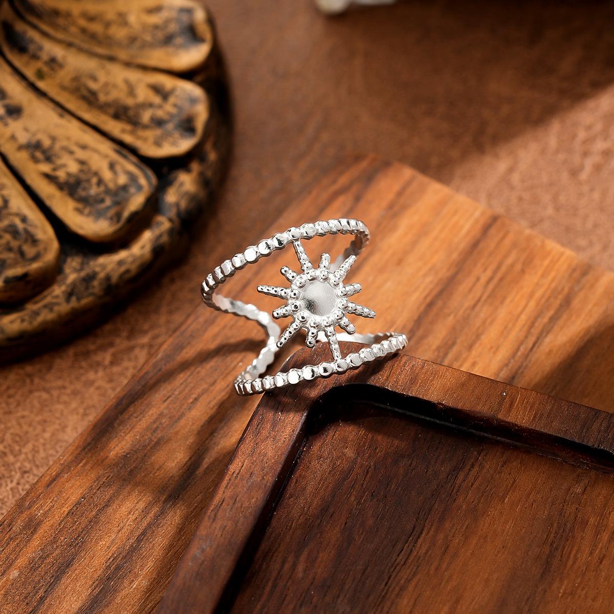 

Titanium steel ring niche irregular line sun design light luxury opening ring срібний