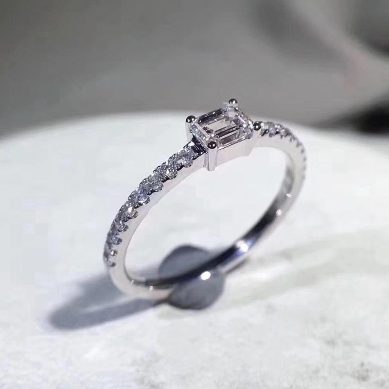Huitan Fashion Design Women Finger-ring with Dazzling Cubic Zirconia Stone Exquisite Thin Rings Bride Wedding Party Chic Jewelry