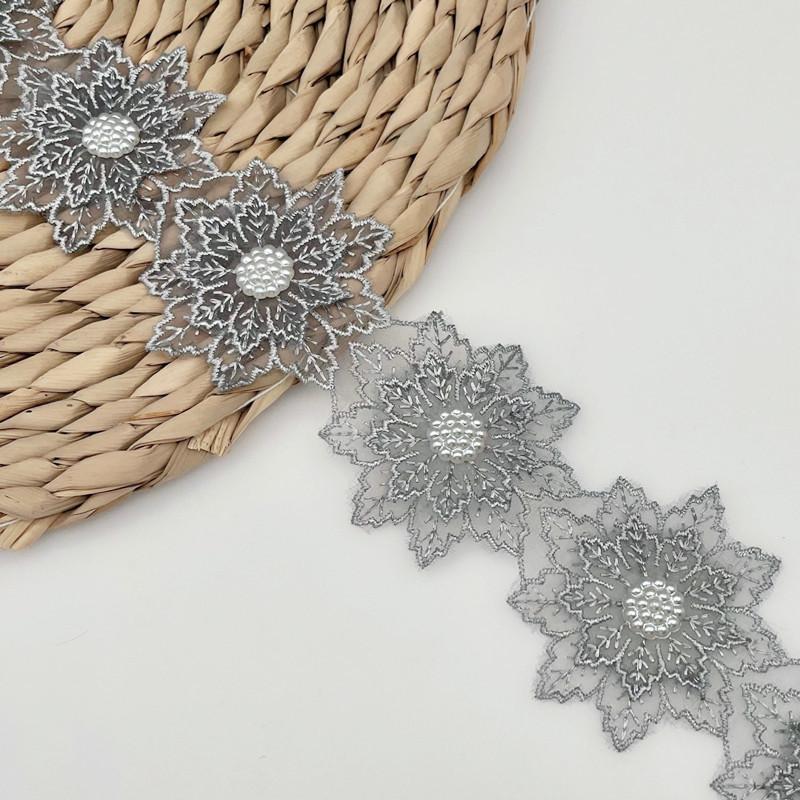 Exquisite Embroidered Organza Lace Flower Applique Patches Can Be Used To Decorate Felt Paintings Picture Frames Clothes and Hat