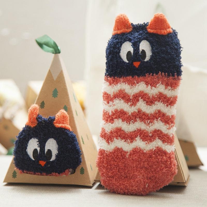 

Новые носки из кораллового флиса в подарочной коробке, зимние толстые мультяшные вышитые носки до щиколотки, теплые носки Санта-Клауса M