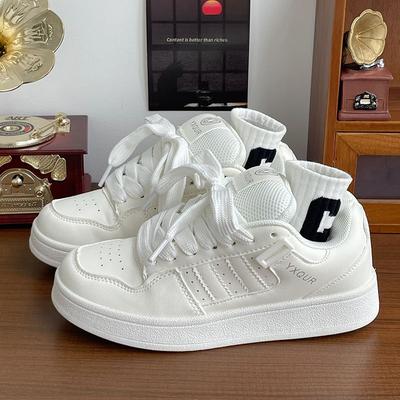 Scarpe da pane versatili rialzate con suola spessa da donna marea 2025 nuovo autunno design di nicchia per studenti scarpe da skate da coppia da donna
