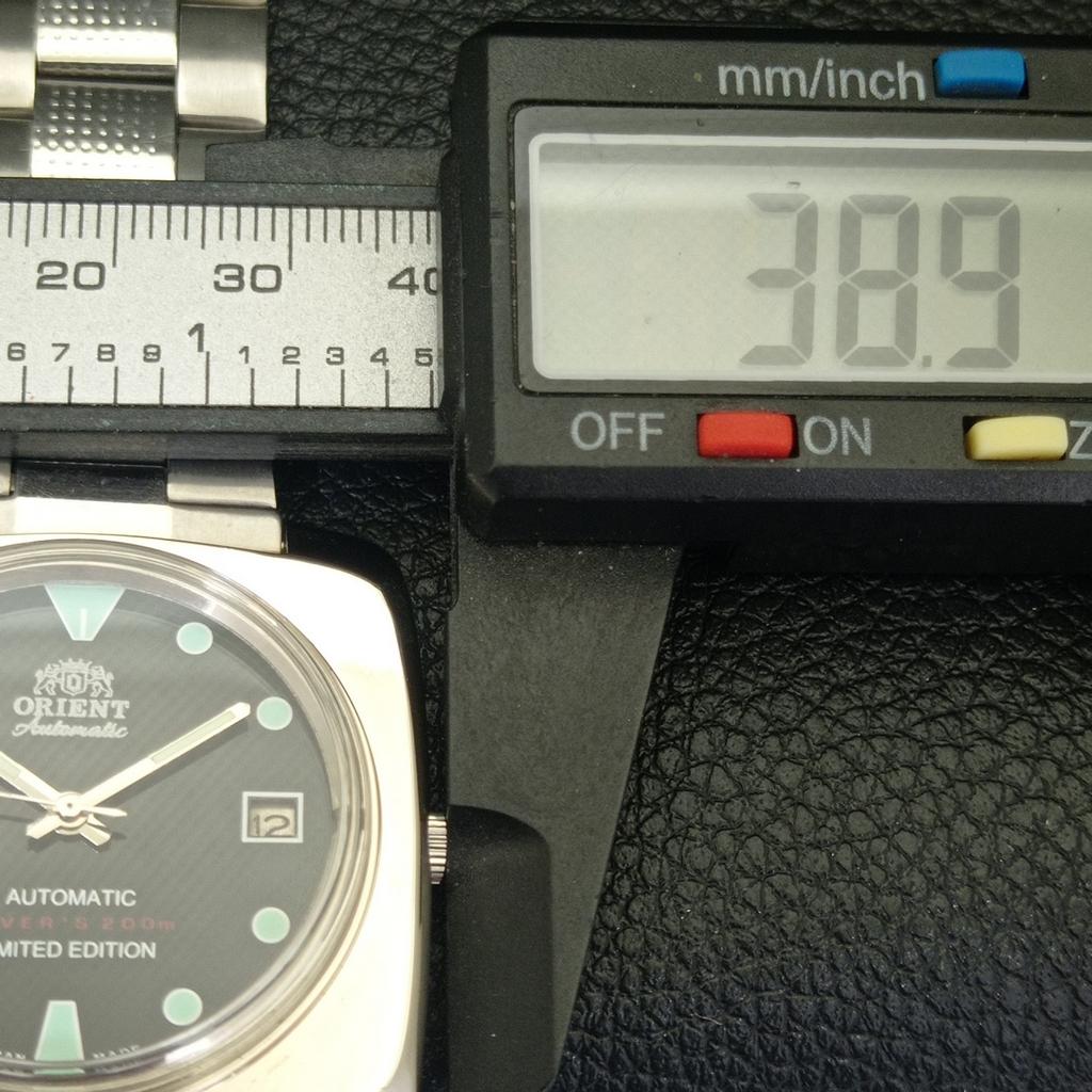 USED AUTOMATIC 46941 VINTAGE ORIENT JAPAN MENS BLACK COLOR DIAL WATCH a702207-5 R123-a702207