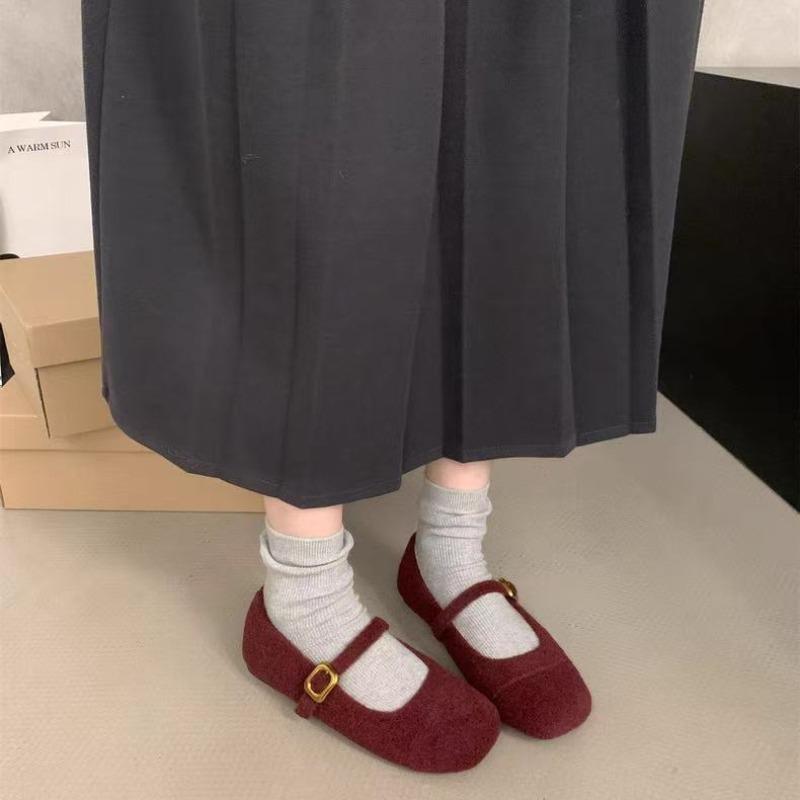 

2025 Пушистая обувь для женщин Осень и Зима Французский Ретро Квадратный Носок Туфли Мэри Джейн Модный Ремешок с Пряжкой Женские Балетки из Войлока 35 вино красного