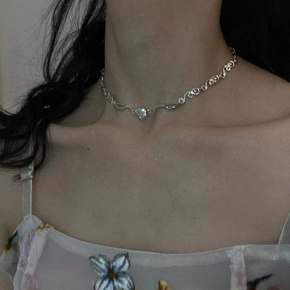Exquisite Angel Wings Pendant Choker Female Micro-inlaid Zircon Heart-shaped Necklace Trendy Jewelry on The Neck Collares Mujer