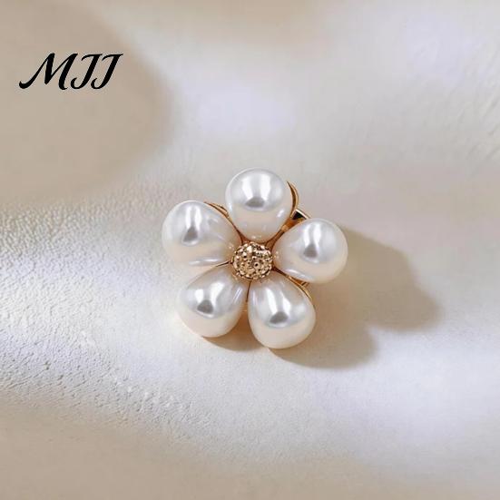 Decorative Brooch Hollow Flower Shape with Faux Pearls, Anti-exposure Small Pin, Long-lasting Electroplating Process Versatile Badge for Coats Shirts