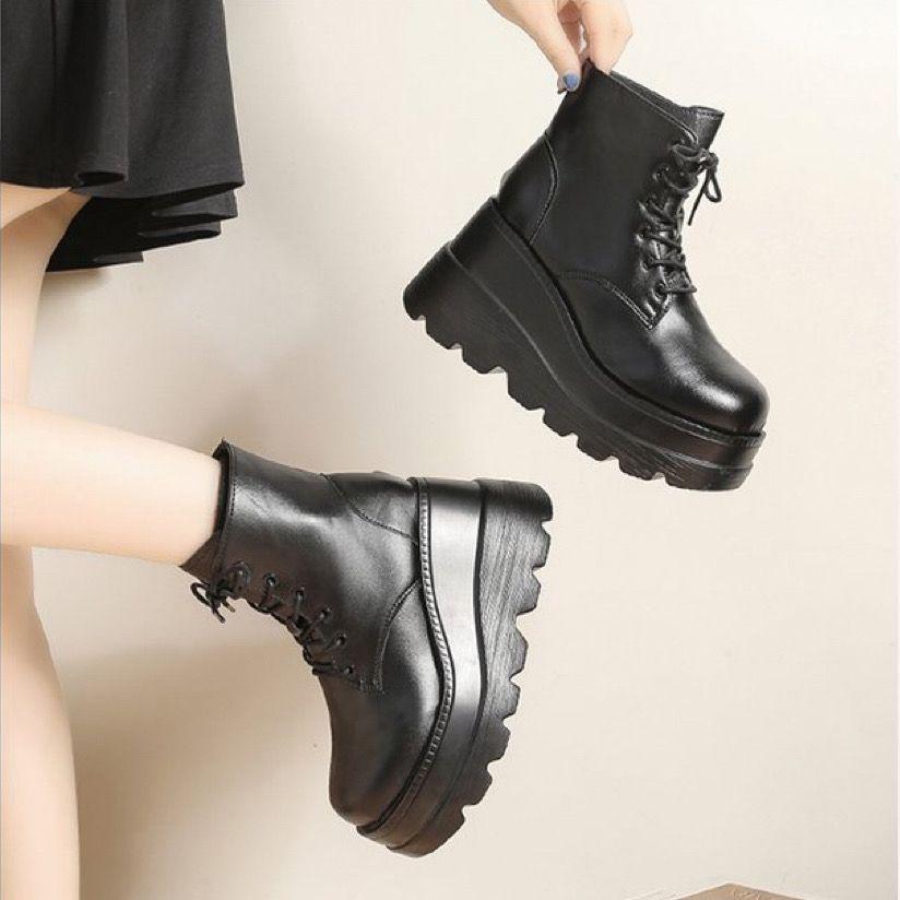 Sapatos que aumentam a altura botas curtas versáteis de estilo britânico femininas outono e inverno moda plataforma sola muffin botas Martin ins