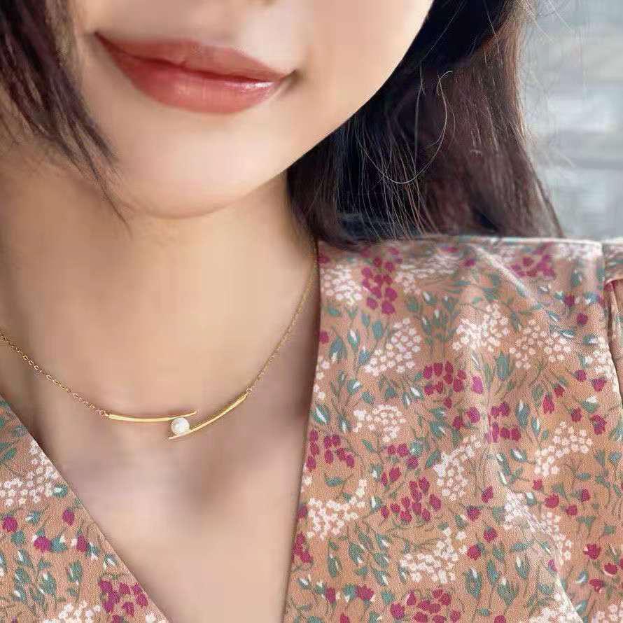 Minimalist Clavicle Chain Necklace with Korean Pearl Chopstick Design - Influencer-Approved Niche Style for Women