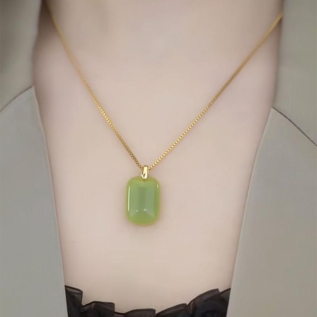 Colier JMXD-Satisfaction Lux Ușor Rushi Pandantiv de Marcă Verde Smarald, Lanț Claviculă