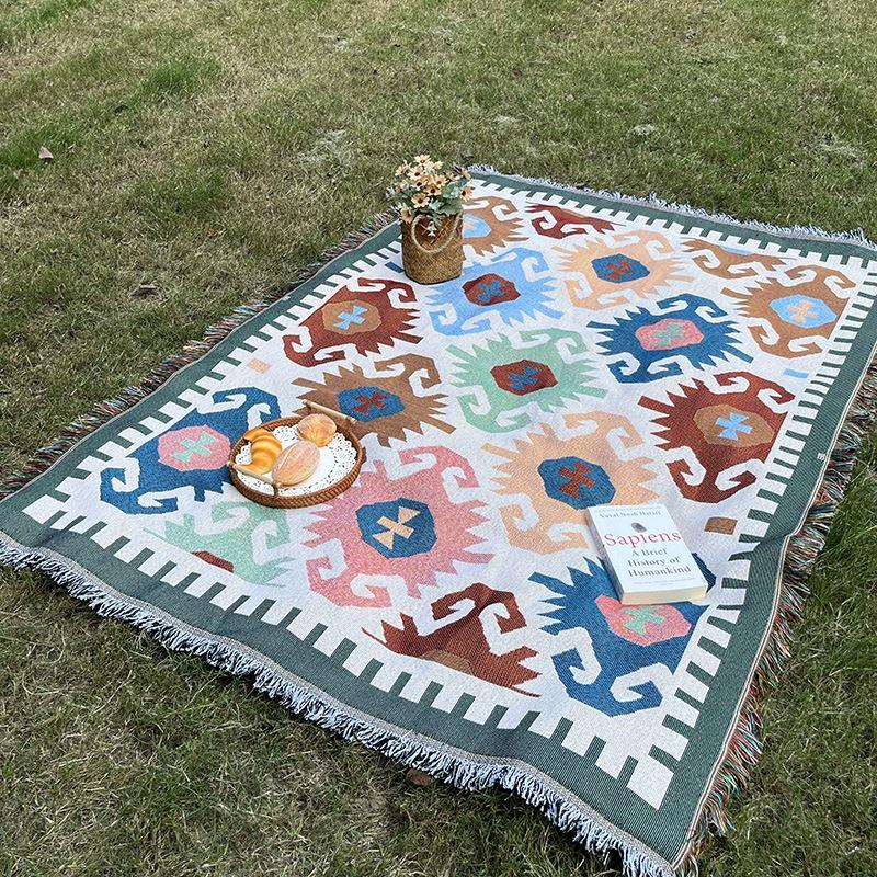 Retro Outdoor Picnic Blanket - Moisture-Proof, Thick, Portable, and Ins Style