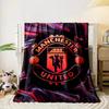 Mönstret har en Manchester United-logotyp med virvlande livfulla färger. för alla säsonger filt lunchpaus pläd present