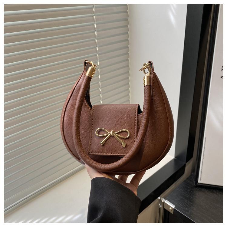 

Простая повседневная ретро однотонная 2025 весна новая нишевая мода зарубежный стиль дизайн на одно плечо подмышку сумка-багет женская