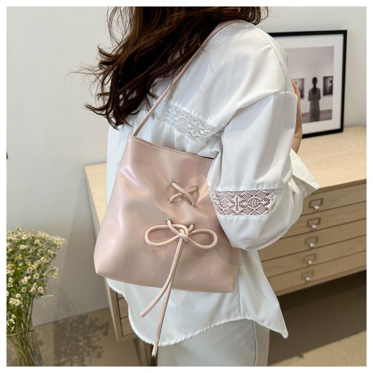 

Корейская нишевая женская сумка-тоут через плечо - Хит продаж с дизайном в виде банта One size розовый