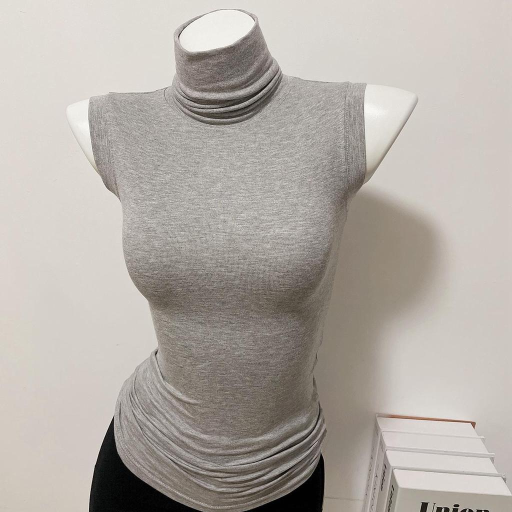 Slim-Fit, Sleeveless, High-Neck, Solid-Color Body-Hugging Top