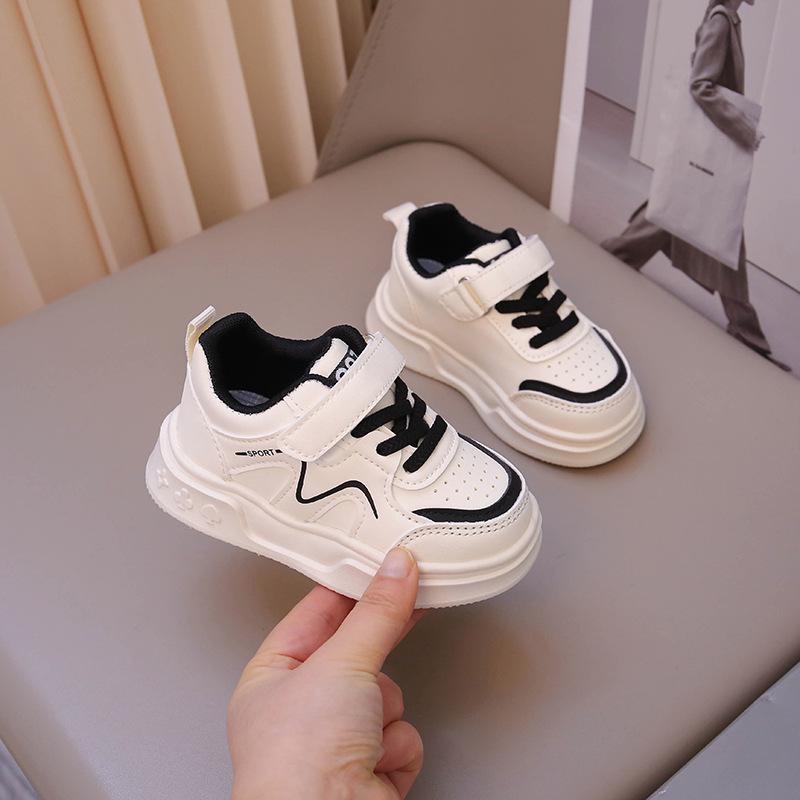 Children's anti-kick little white shoes 2025 spring boys' leather shoes baby soft-soled toddler board shoes Korean version of girls' sports shoes