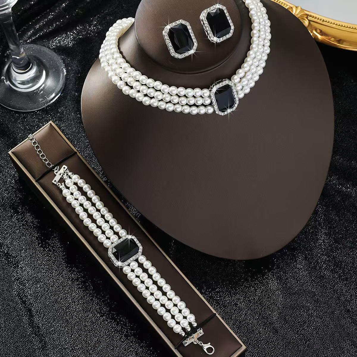 

Элегантный многослойный жемчужный набор украшений: Чокер, Браслет, Серьги для женщин - Французский стиль легкой роскоши.