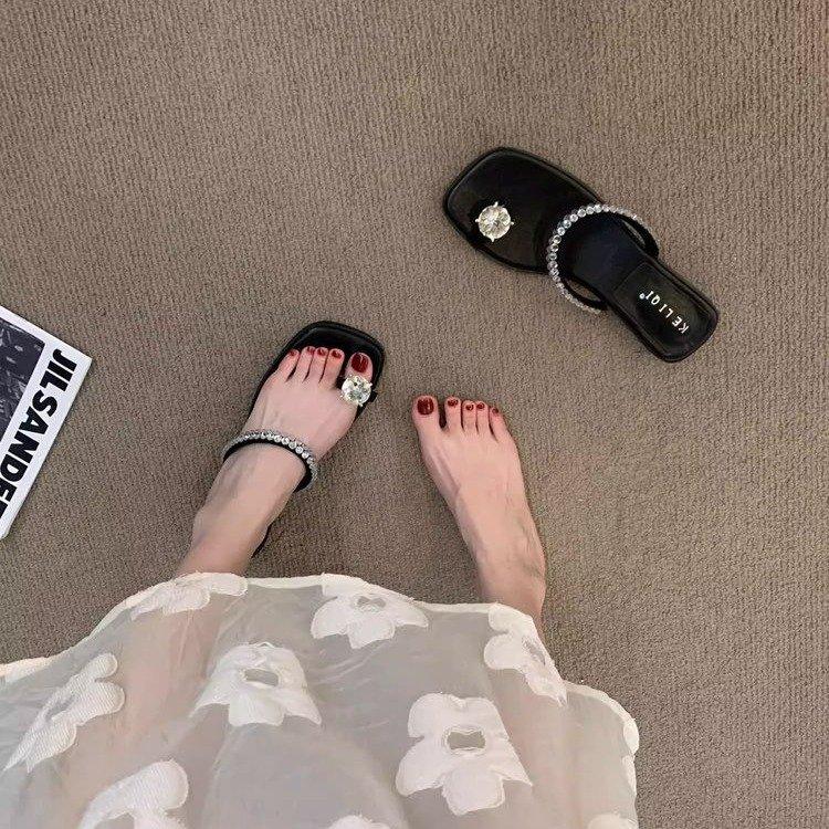 2025 Thick Heel French Evening Wind Cover Toe Rhinestone Slippers Female Summer Wear Fairy Wind Sandals Beach One-word Shoes