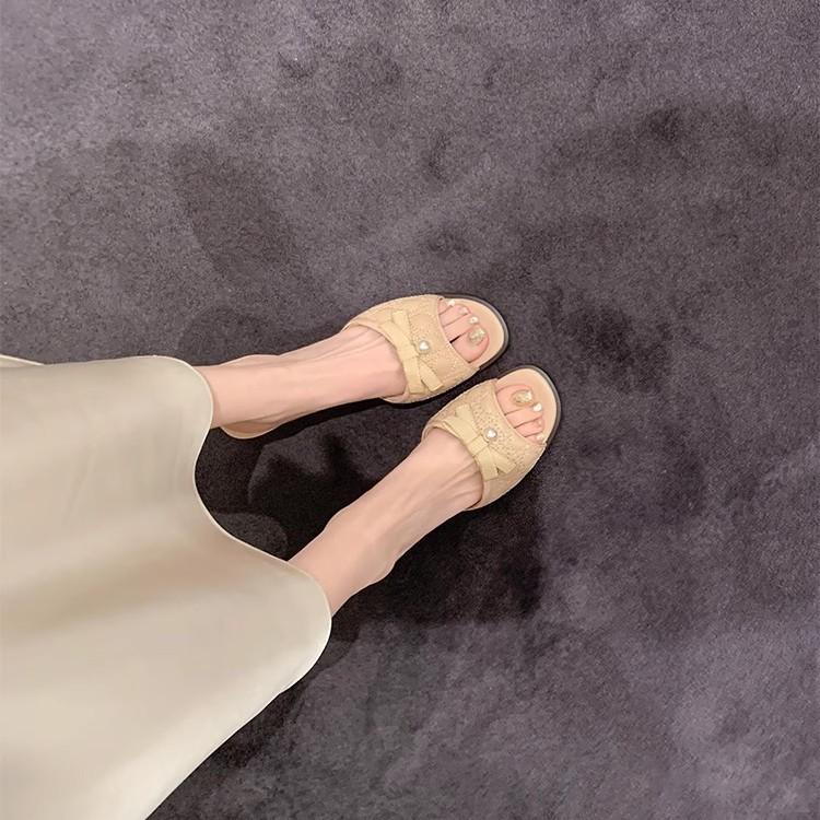 Su Yinyin's Same Pearl Bow Thick High-heeled One-word Slippers Women's Summer Round Head Embroidery Thread Versatile Open-toed Cool Slippers