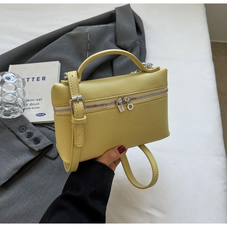 This Year's Popular Fashion Simple Retro Shoulder Bag Women's 2025 Spring New Versatile Commuter Messenger Carry Women's Bag