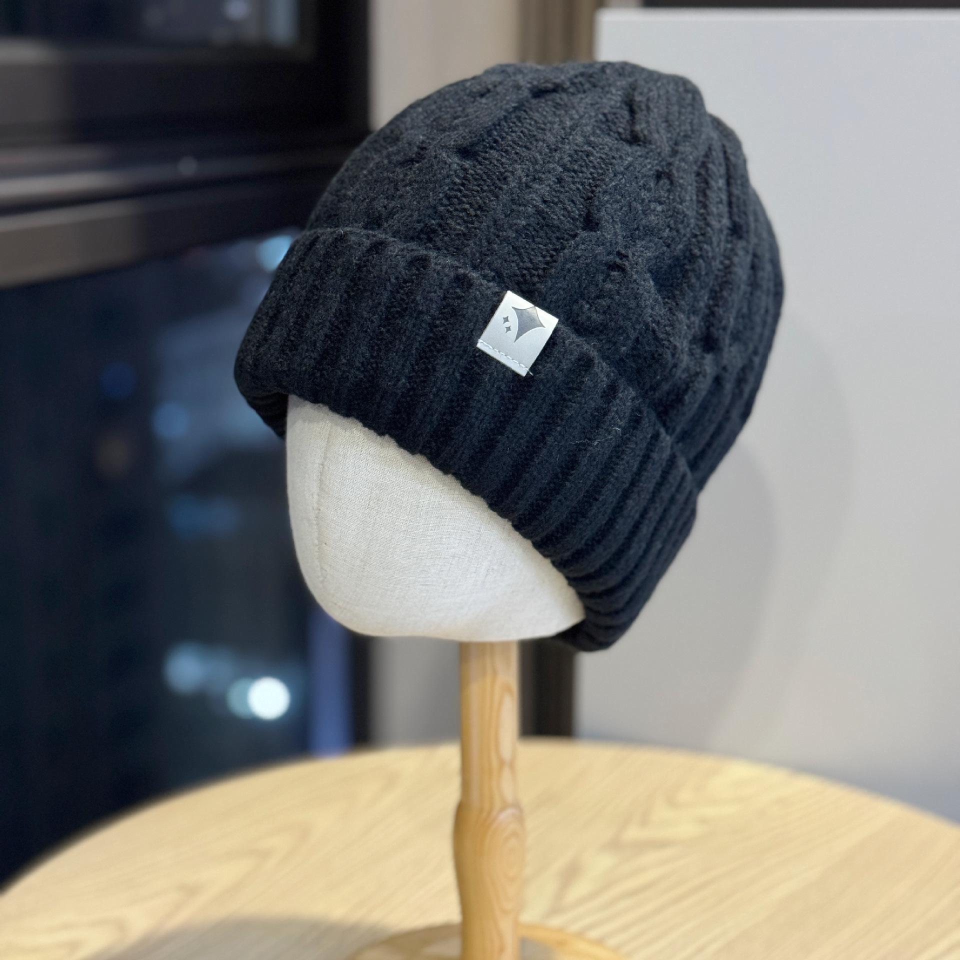 

New style fleece-lined leather label cable knit hat, unisex, for autumn and winter travel, windproof, warm, ear-protecting, thickened woolen hat Adult54-60Average Size чёрный