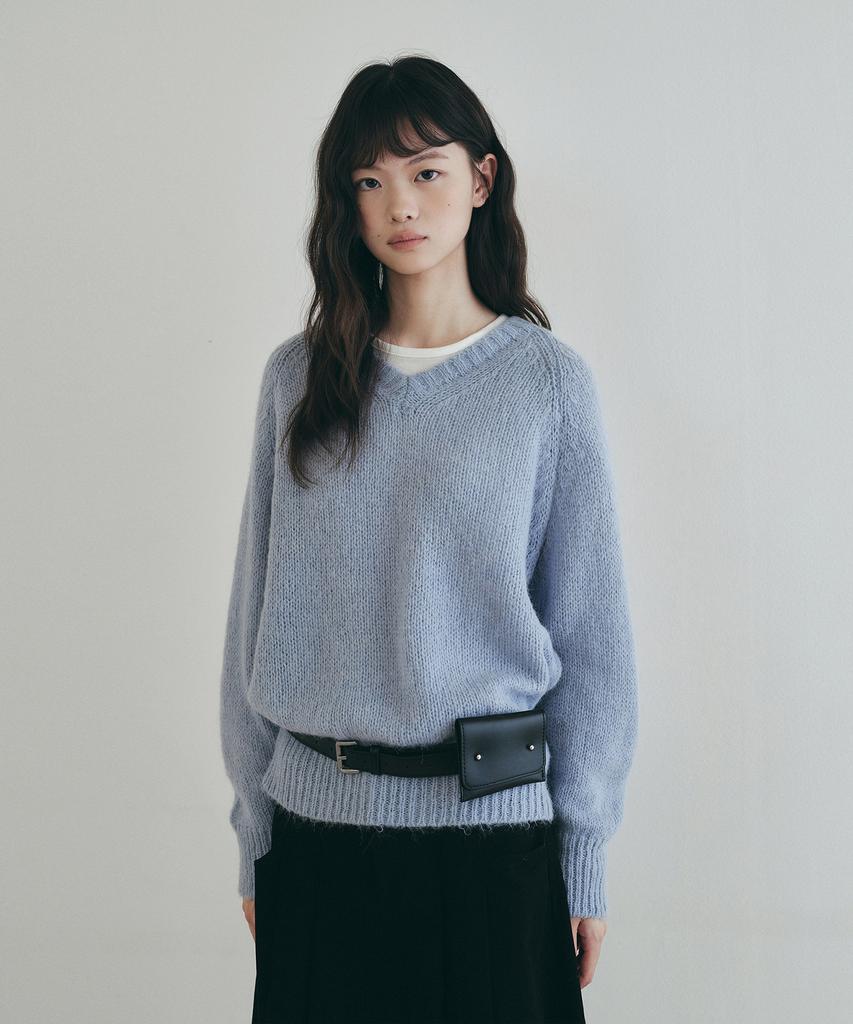 LOEIL Basic Raglan Wool V-Neck Knit - Sky Blue